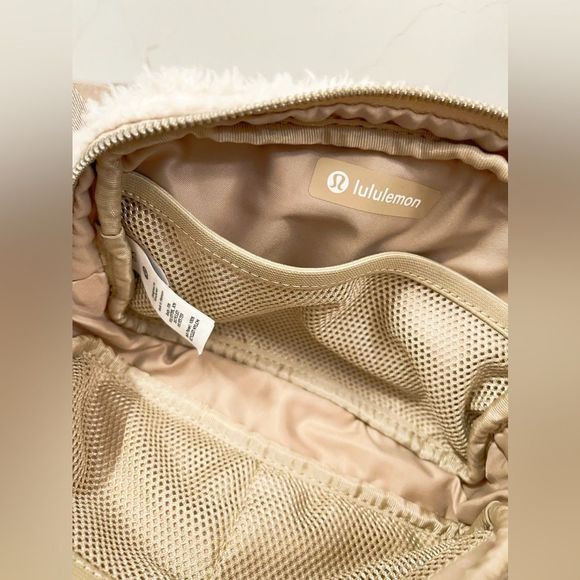 LULULEMON Everywhere Fleece Belt Bag - Picture 11 of 13